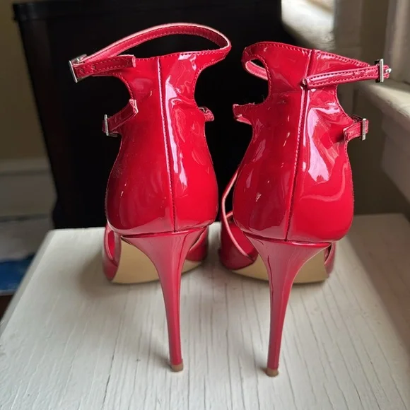 Like New Steve Madden Ace Sandals 7.5 - Picture 4 of 12